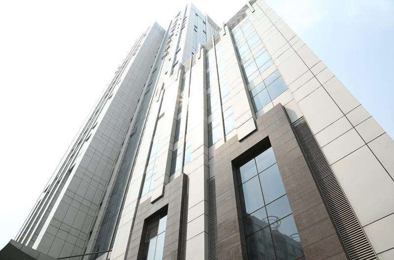 成都景华医学美容美体塑形收费价格表，臀部整形：3638\腿型矫正：4525起