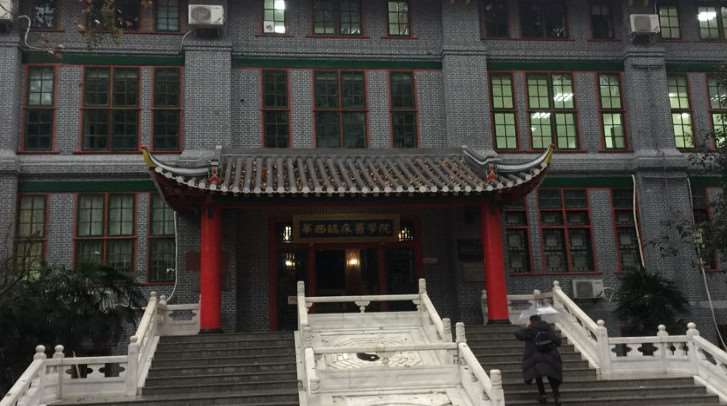 成都面部轮廓收费价目表，下巴修复：952\下巴：3518起