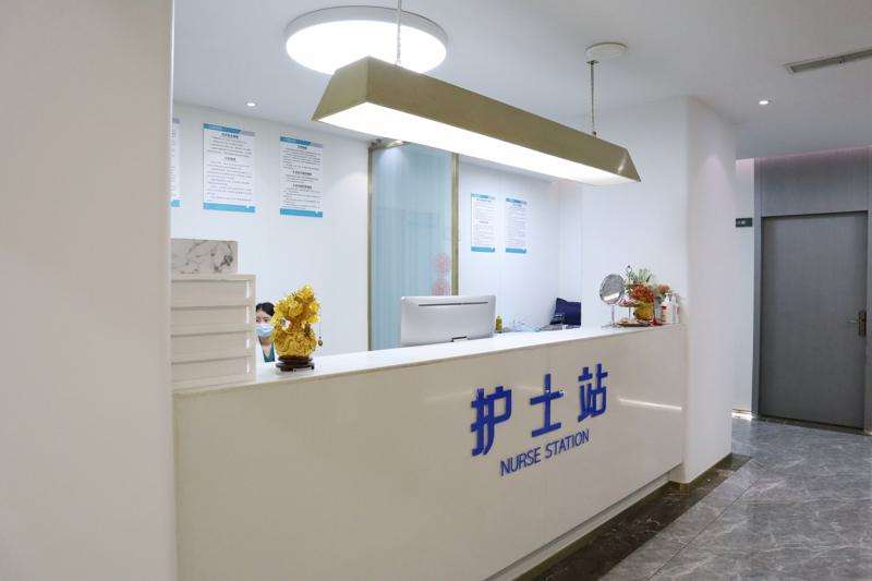 成都景华医学美容美体塑形收费价格表，臀部整形：3638\腿型矫正：4525起