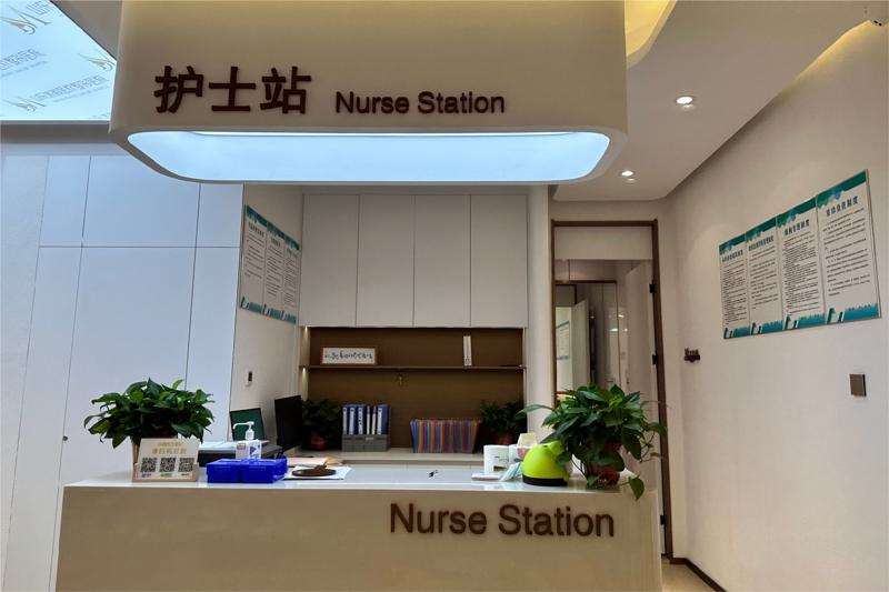 泰安市第四人民医院胸部整形收费价格表，胸部修复：1735\乳晕整形：906起
