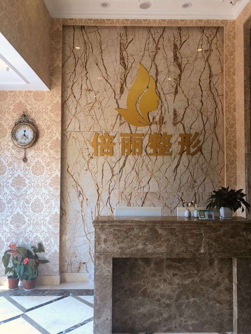 天津鼻部整形收费价格表，鼻翼整形：4233\蒜头鼻治疗：3826起