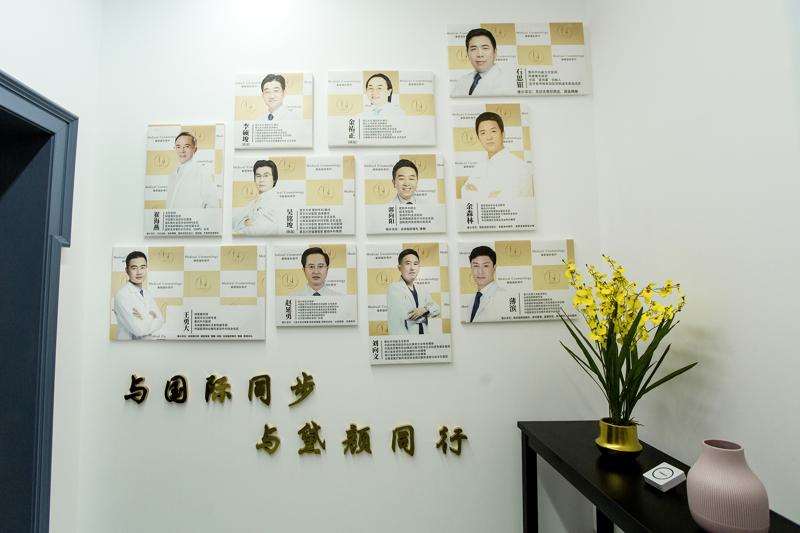 天津亦可美客眼部整形收费价目表，做卧蚕失败修复：4000\消除肿眼泡失败修复：2049起