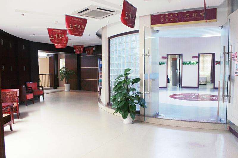 杭州隆胸整形优惠价格均价公布(2025杭州隆胸整形参考价为：4199元)