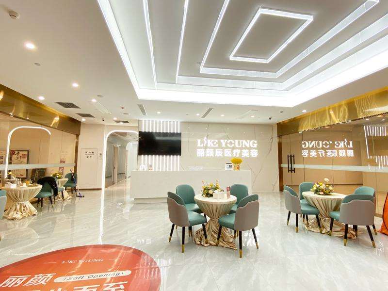 杭州鼻部整形收费价格表，隆鼻：354\肥厚鼻尖鼻翼矫正术：4055起