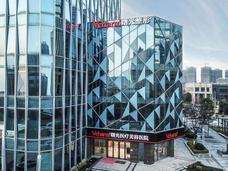 嘉兴眼部整形收费价目表，做卧蚕失败修复：637\眼修复：3337起