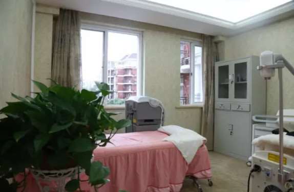 台州美艺美星医疗胸部整形收费价目表，胸型美化：4464\胸部修复：3456起