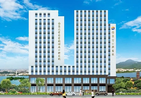 南京市口腔医院补牙哪个医生好？陆伟医生担任副主任医师一职，担任着多个社会职务