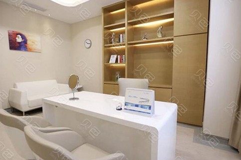 东莞市莞大口腔门诊部(寮步店)专家列表含2024整形价格列表