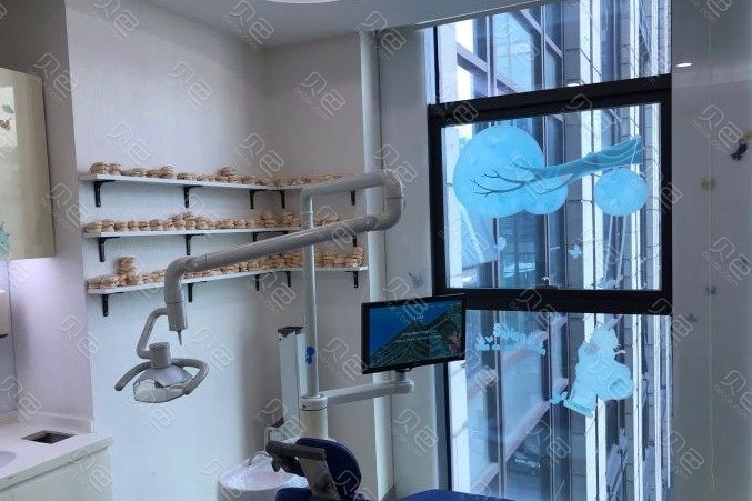 上海龙之梦购物中心附近的牙齿矫正医院哪家好？圣康领先口腔医院案例价格表一览