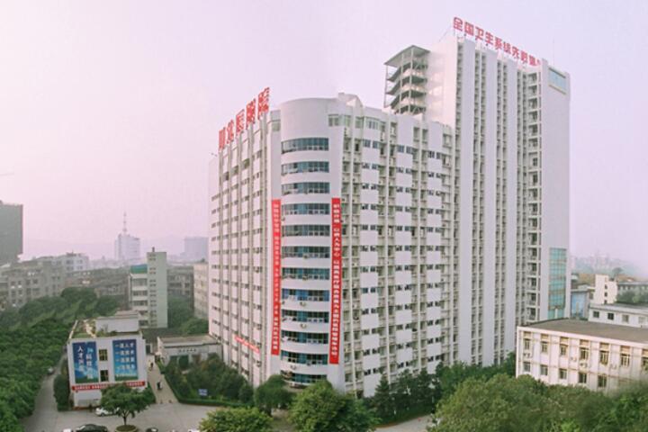 成都华美牙科矫正医生阵容曝光:邢家谟任平惠马霜霜三大医师专业解析
