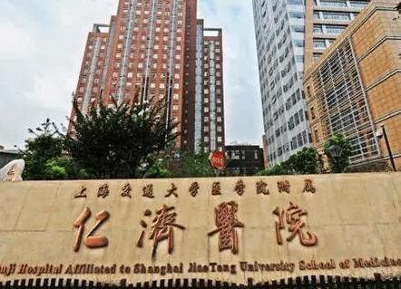 2024郑州烤瓷牙树脂修复口碑榜前十名的大型正规牙科医院为您介绍，郑州仁济医院口腔科医美天花板！