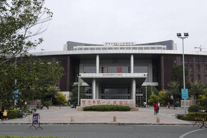 肇庆牙周护理医院有哪些？肇庆市负责人民医院口腔科有7张牙科综合调节台