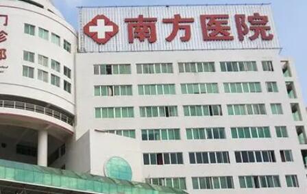 成都易华波口腔医院医生挂号预约的便捷联系方式，提供在线或现场预约种植与修复治疗的优质服务。
