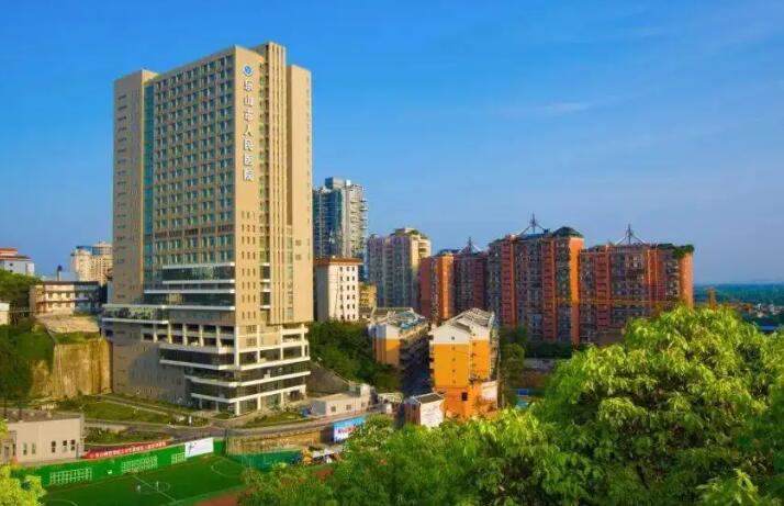 乐山市人民医院种牙吗？年接诊量达400余人次，手术量达300多余台