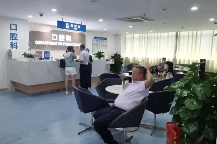 2024新乡愈合基台排名前十强的牙科医院详情一览！新乡嘉泽益美口腔连锁深挖口碑、实力对比