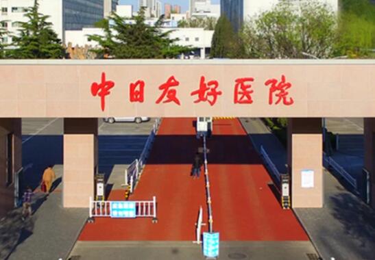 北京三甲医院种植牙收费标准：集采后6000起（不可报销）