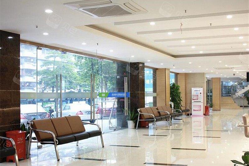福华口腔怎么样？由当地的卫生部门专业审批通过