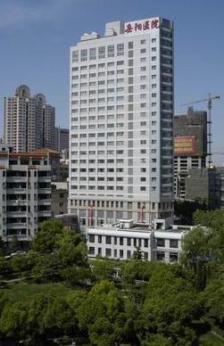 岳阳医院口腔科杨谷宇怎么样？杨谷宇专业知识扎实，经验丰富