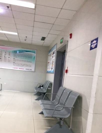 成都市第二人民医院口腔科收费标准:单颗种植牙6000+丨牙齿矫正9000+