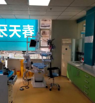牙齿矫正方式怎么选？成都春天牙科专家解析隐形矫正与传统矫正的差异