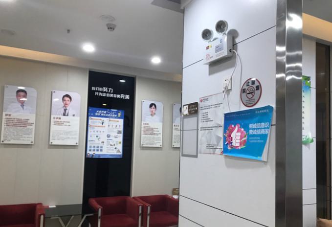 深圳同步齿科·同惠口腔门诊部（翻身店）收费标准：种牙6500起-矫正牙齿8000起