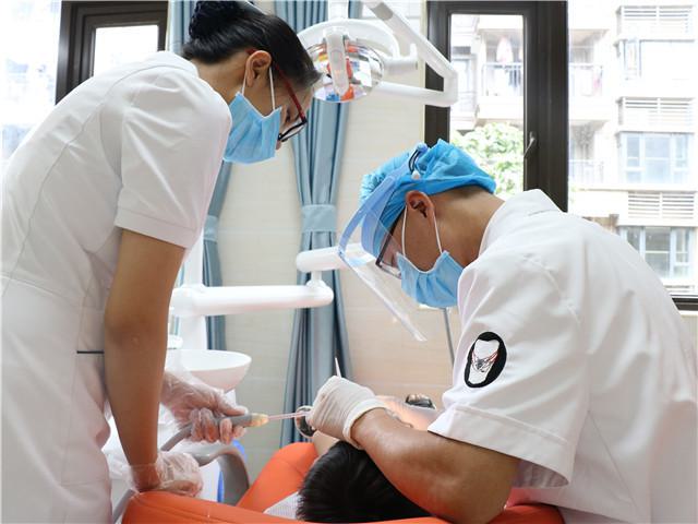 南宁牙博士口腔(正恒院)牙齿矫正价格表:金属自锁8800元起-隐形矫正1.8-4万元起