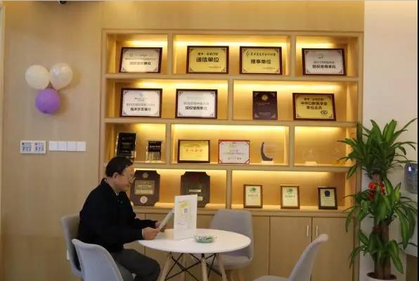 OMG！这家牙科做美国进口种植体+全瓷冠价格竟然才7990元起