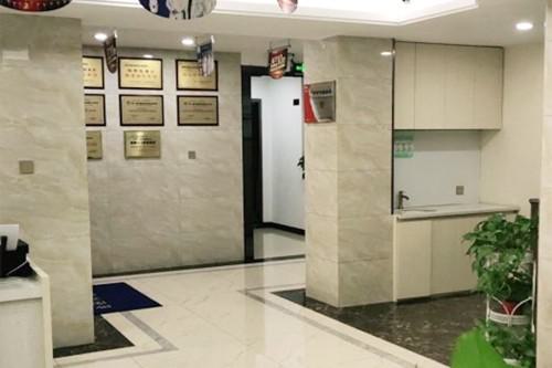 扬州金铂利口腔·正畸种植专科医院价格表详解（种植牙8800元起-矫正10610元起）
