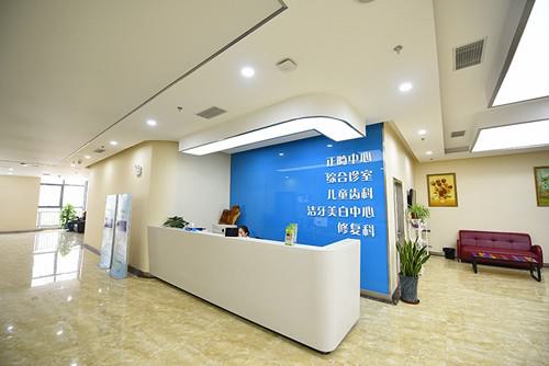 嘉兴嘉诚口腔医院种植牙价格表(总院、秀洲店2880+)：收费不贵