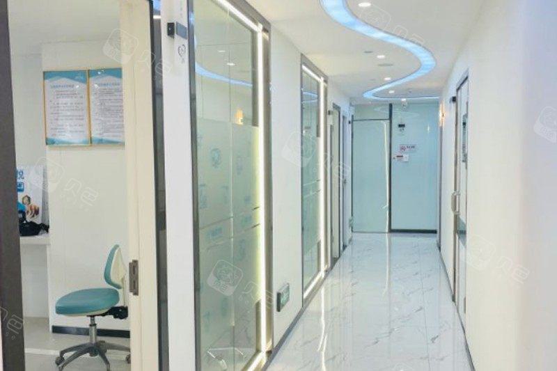 家用超声波洗牙器真的有效吗?深圳雅冠口腔专家解析其作用与风险