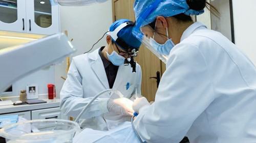 新乡矫正牙齿托槽2024价目表详细展示(2024新乡矫正牙齿托槽均价为：6259元)