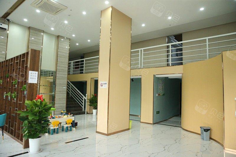 深圳海伦口腔诊所烤瓷牙价格为5000元起，现在推出优惠活动，超值优惠价仅需3500元起！