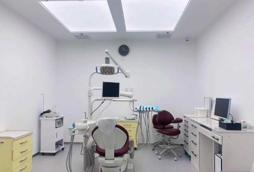 北京优尼牙科牙齿矫正多少钱?不同矫治器优缺点全解析