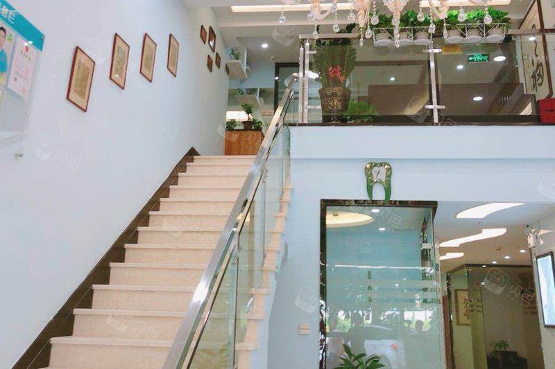 深圳布吉张志强口腔诊所贵吗？种牙价格3999起，附地址、简介