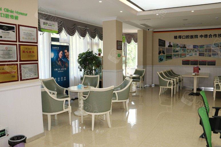 驻马店植得口腔牙齿种植价格表：韩国登腾6800元起丨瑞士ITI1.2W起丨全口半口种植5.8W起