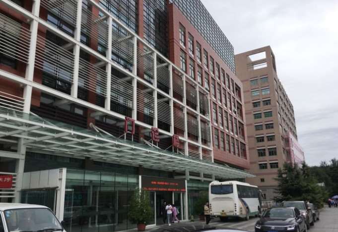 北京大学第三眼部整形收费价格表，眼皮下垂矫正：4487\上睑下垂矫正：1592起