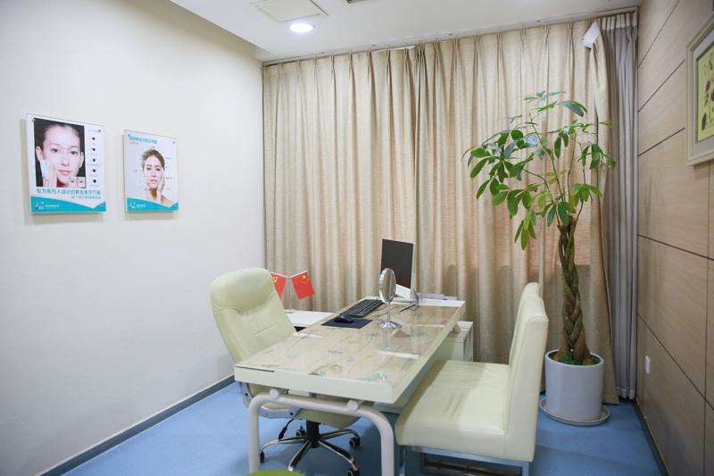 重庆美体塑形收费价格表，腿型矫正：4735\腹壁整形：4010起