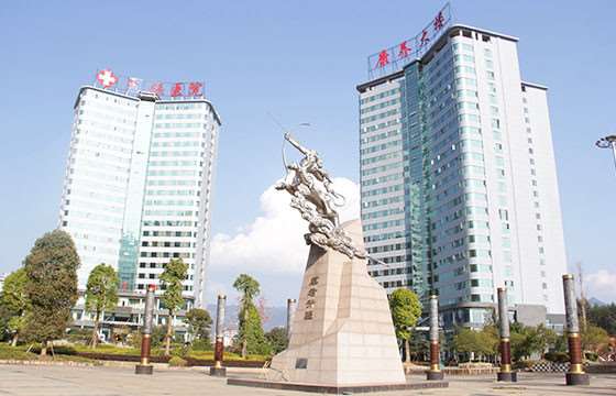重庆眼部整形收费价目表，去黑眼圈：3413\美瞳线：3041起