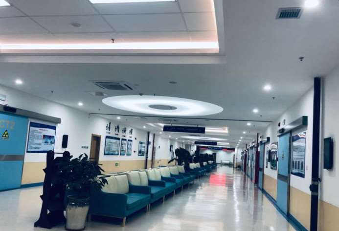 厦门天济医院眼部整形收费价格表，重睑术：2382\眼窝凹陷修复：1477起