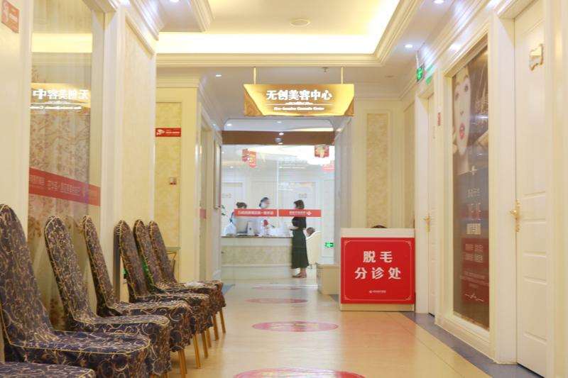 厦门华美整形鼻部整形收费价格表，隆鼻整形：4176\鼻修复整形：814起