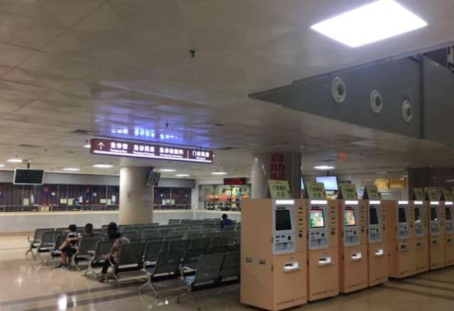 厦门眼部整形收费价格表，眼睑内翻矫正：2886\消除肿眼泡失败修复：287起