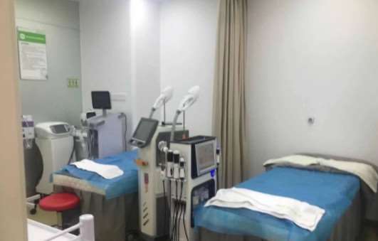 佛山第二人民医院口唇整形收费价格表，嘴角整形：1183\微笑唇整形：560起