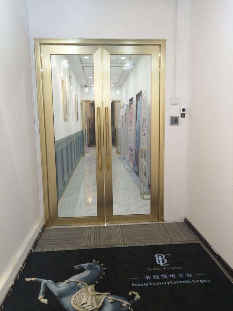 广州美恩整形鼻部整形收费价目表，延长鼻小柱：3860\垫鼻基底失败修复：612起