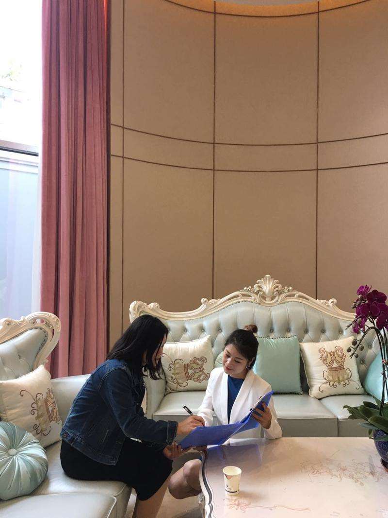 深圳胸部整形收费价目表，胸型美化：825\胸部修复：1729起