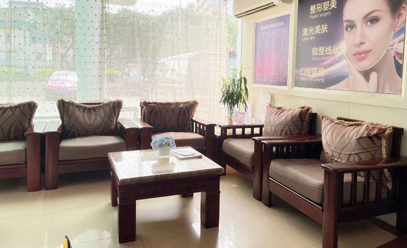 珠海陆达美容外科皮肤美容收费价目表，去痘印痘坑：2977\嫩肤美白：1488起