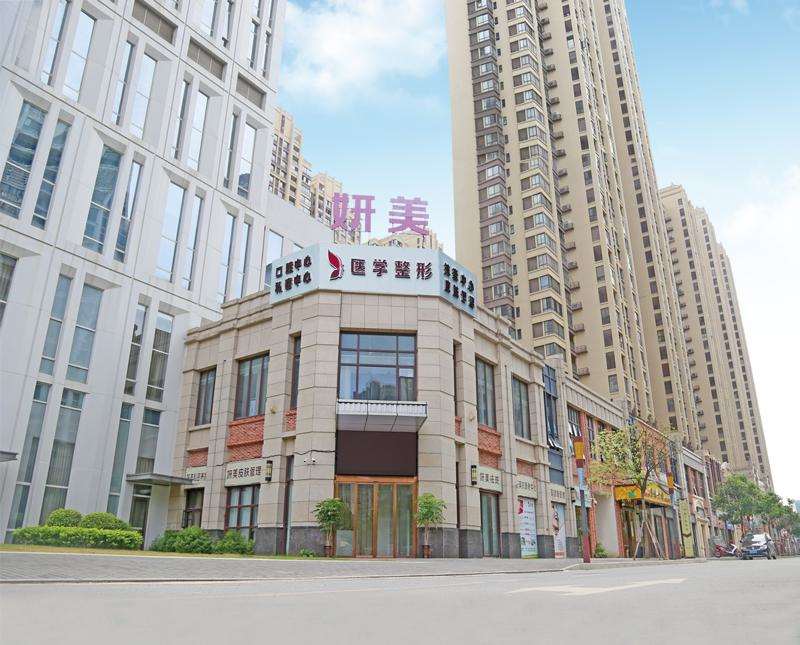 柳州广西妍美健康管理中心鼻部整形收费价格表，垫鼻基底失败修复：2461\鼻小柱延长：1258起