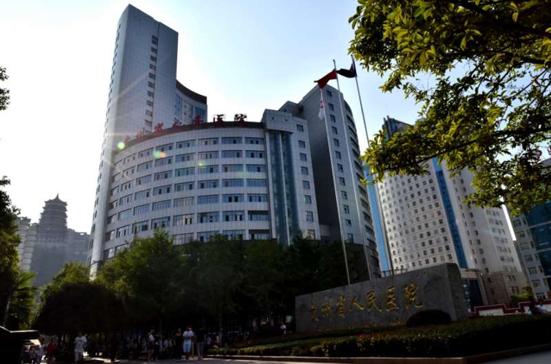贵阳眼部整形收费价格表，眼睑矫正：2300\眼部多项：4075起