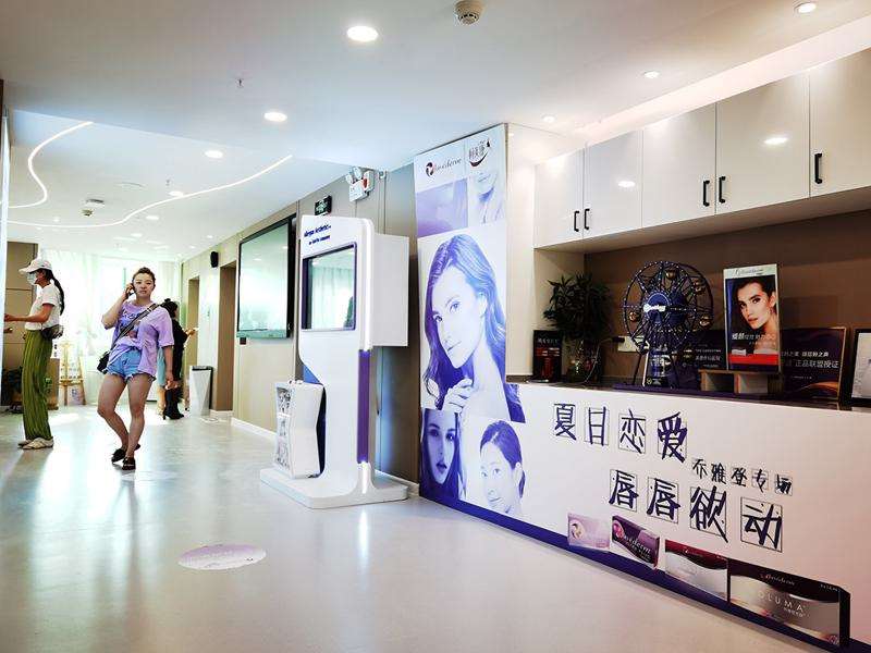 贵阳眼部整形收费价格表，眼窝：818\去黑眼圈：3486起