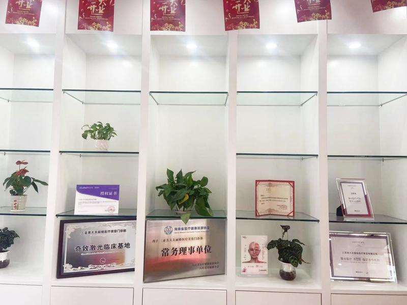 三亚鼻部整形收费价格表，鼻修复整形：2335\延长鼻小柱：3130起