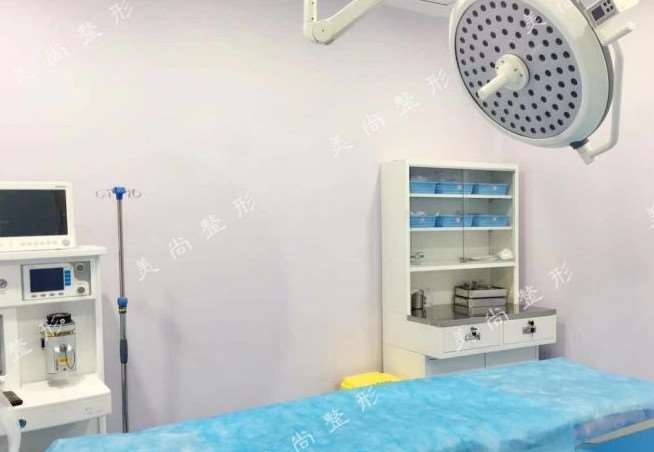 廊坊眼部整形收费价目表，做卧蚕失败修复：3744\眼修复：28起
